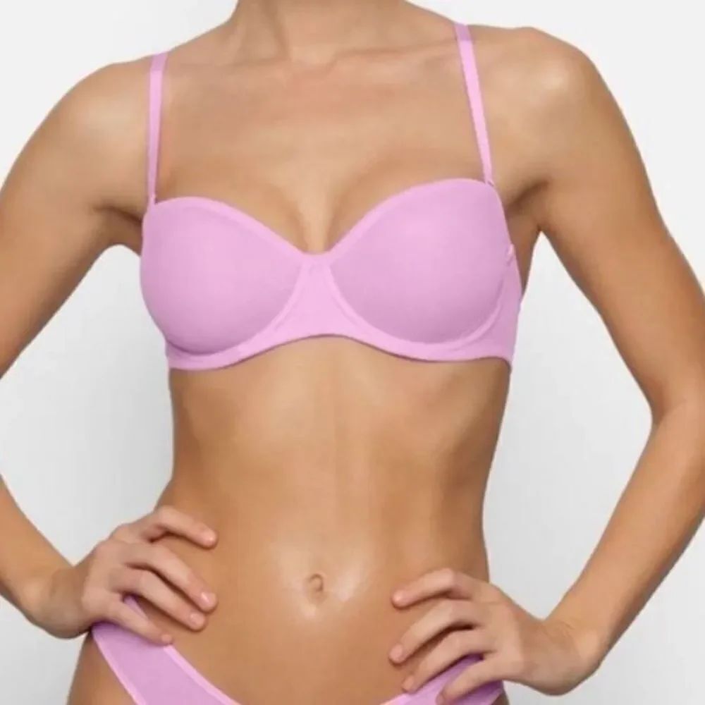 SKIMS NWT Ultra Fine Mesh Strapless Bra Pink Sheer Sexy Romantic Lingerie Bra